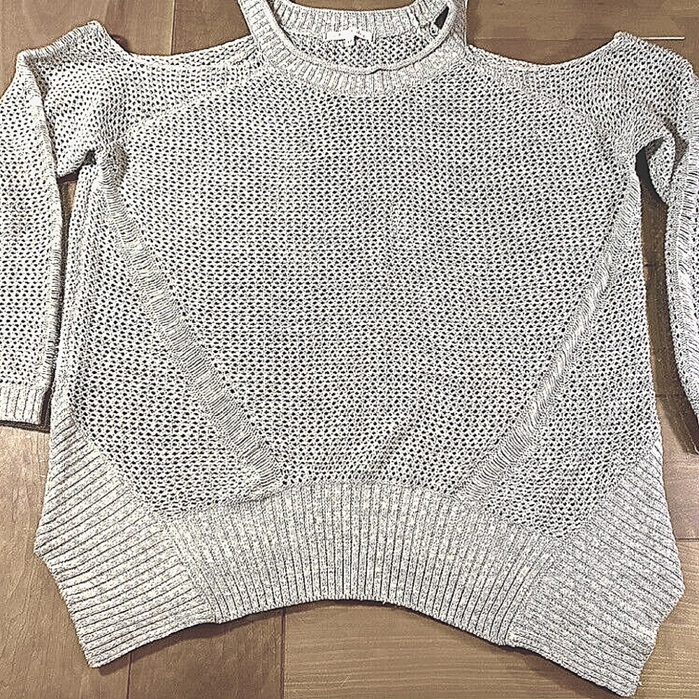 Willow & Clay Gray Off-the-Shoulder/ Peek-a-boo Shoulder Sweater